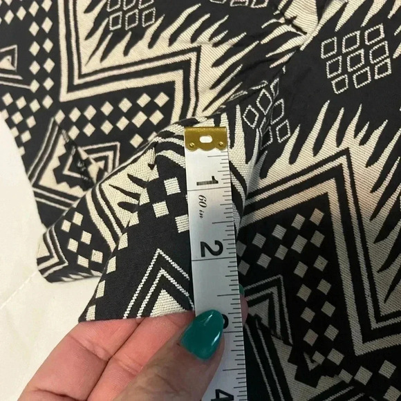 J Crew Shorts Black Beige Aztec Pattern NWT Women’s Size 4 Low Rise Cotton - Picture 7 of 10